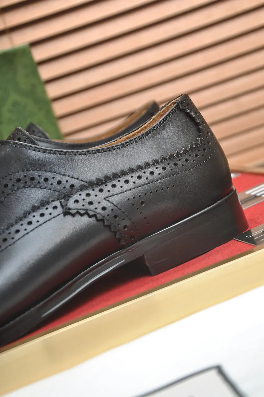 Men's shoes💰660💶 Brand: GUCCI (Gucci) Standard code: Men's code 39/44 (45/46 can be customized) Grade: Same as the official website Original quality Material: Original cowhide Water-dyed cowhide lining Original rubber outsole Style category: Men's fashionable casual leather shoes Distinguished big-name luxury elements top luxury Color: Actual picture